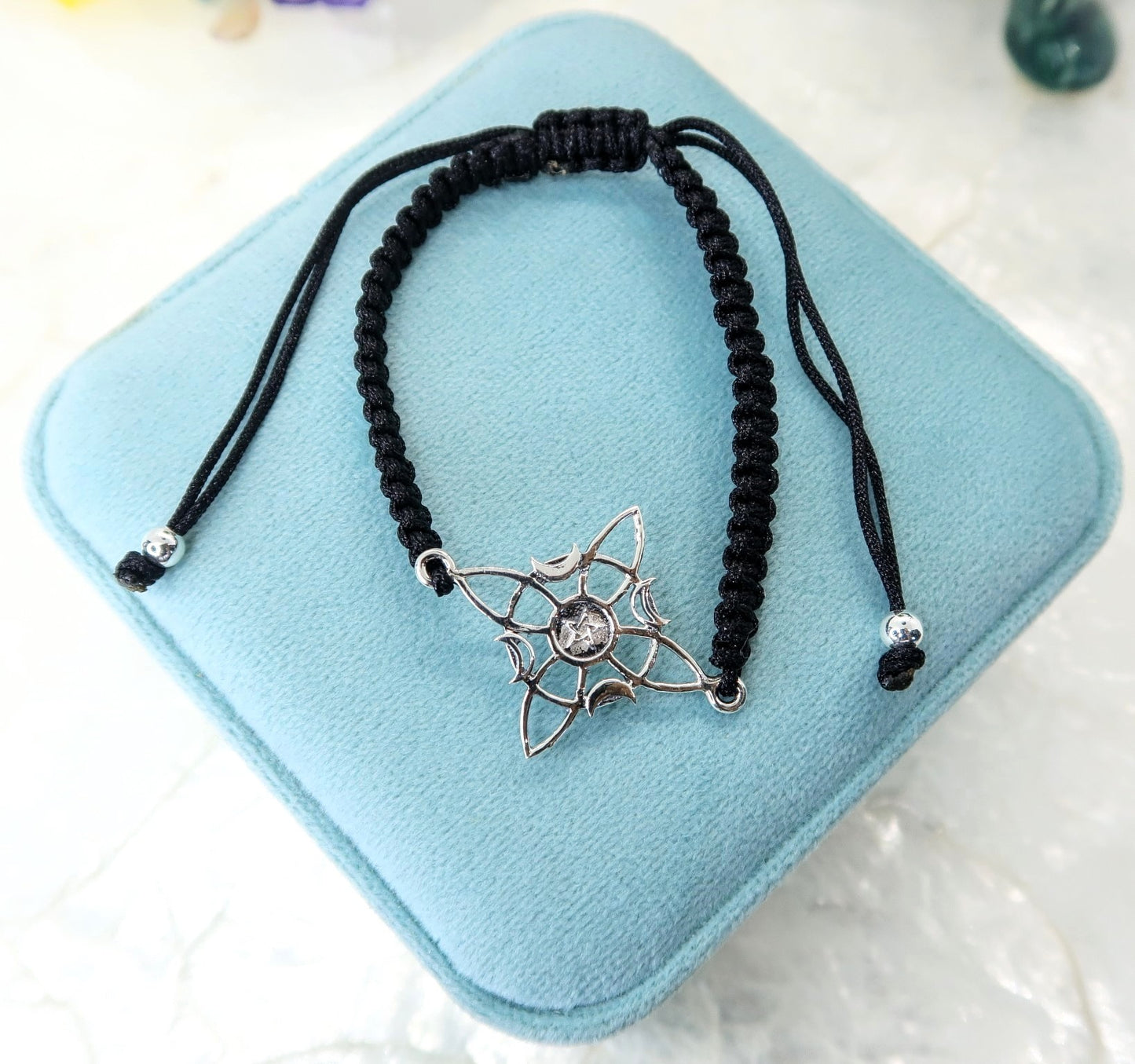 Pulsera Nudo de Bruja Tejida