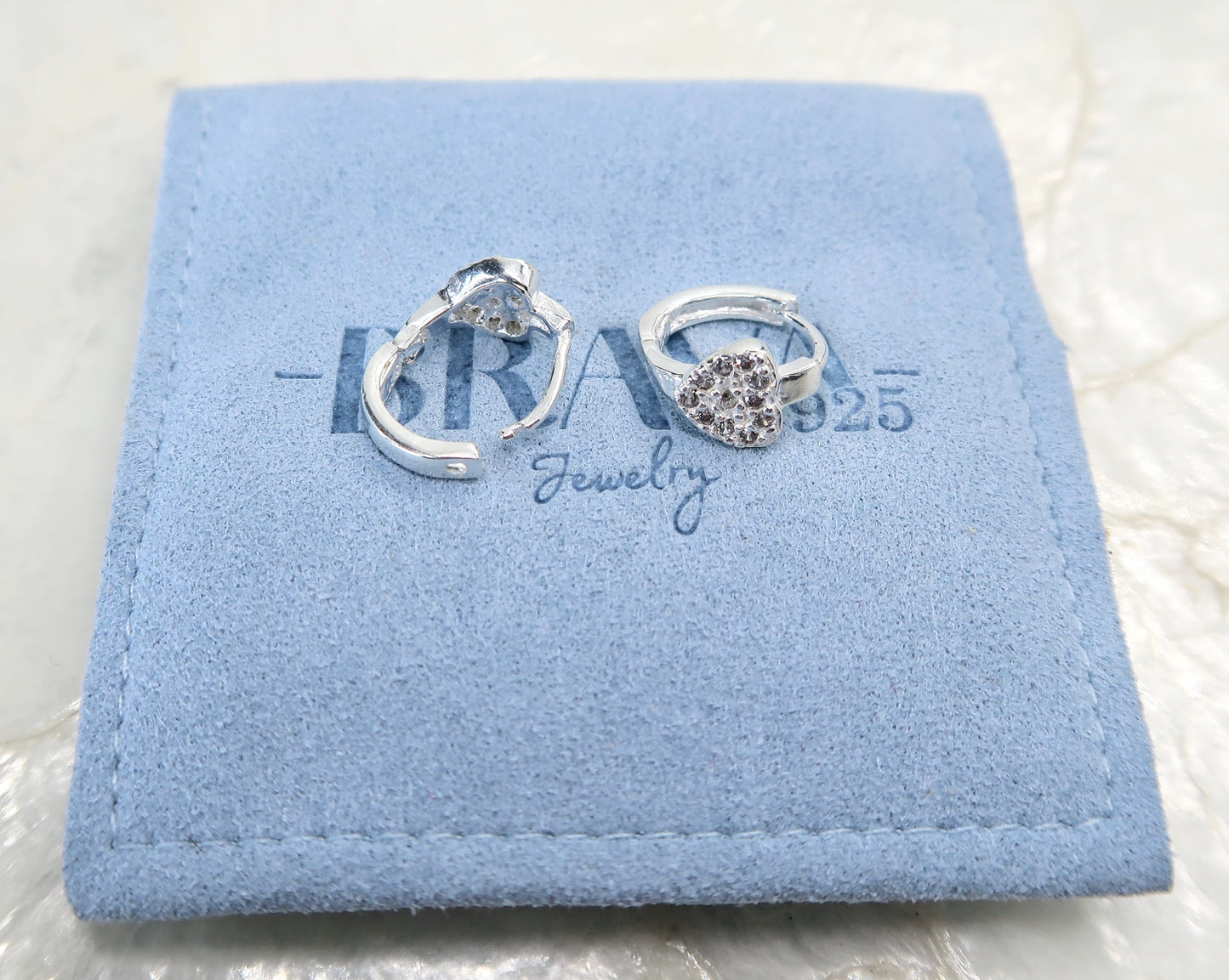 Arete Huggies Corazon Zirconia