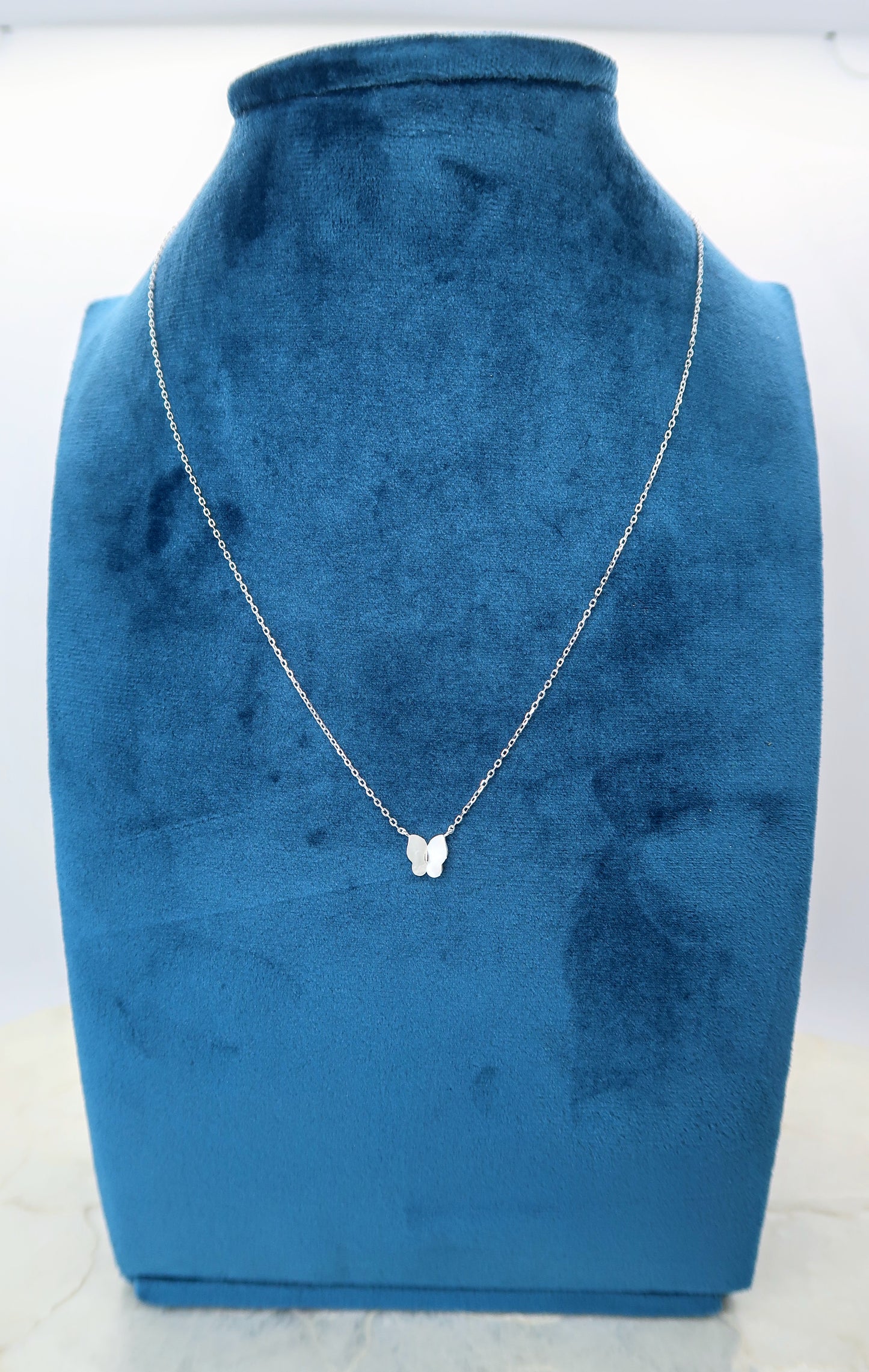 Collar Mariposa con Madre Perla